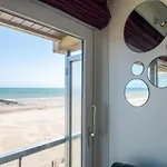 Apartment Lovely With Sea-views