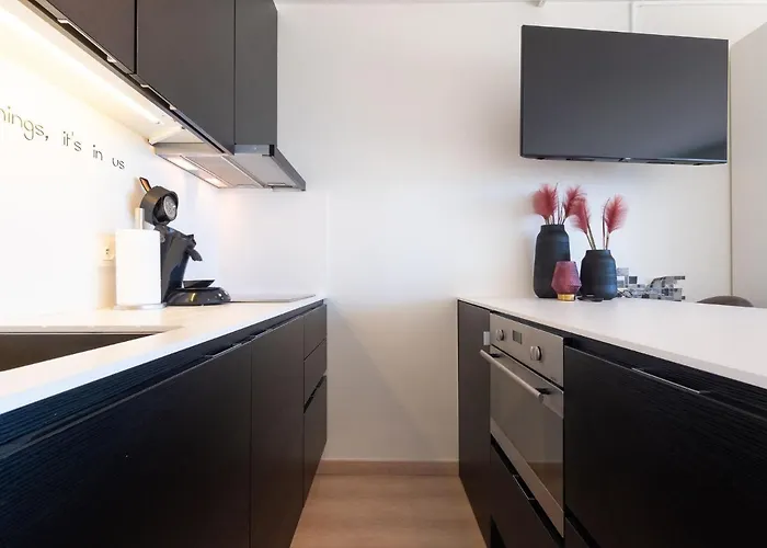 Lovely With Sea-views Apartment *